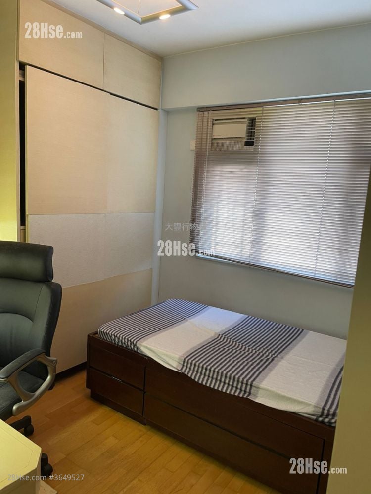 Yee On Court Sell 3 Bedrooms , 2 Bathrooms 976 ft²