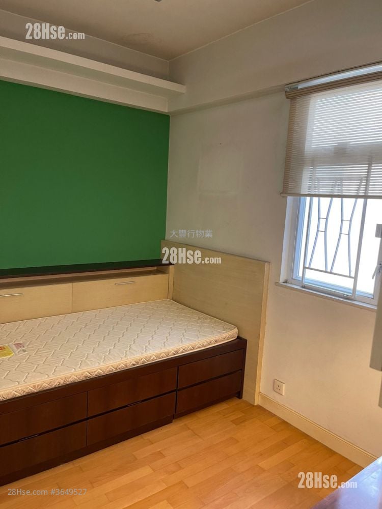 Yee On Court Sell 3 Bedrooms , 2 Bathrooms 976 ft²