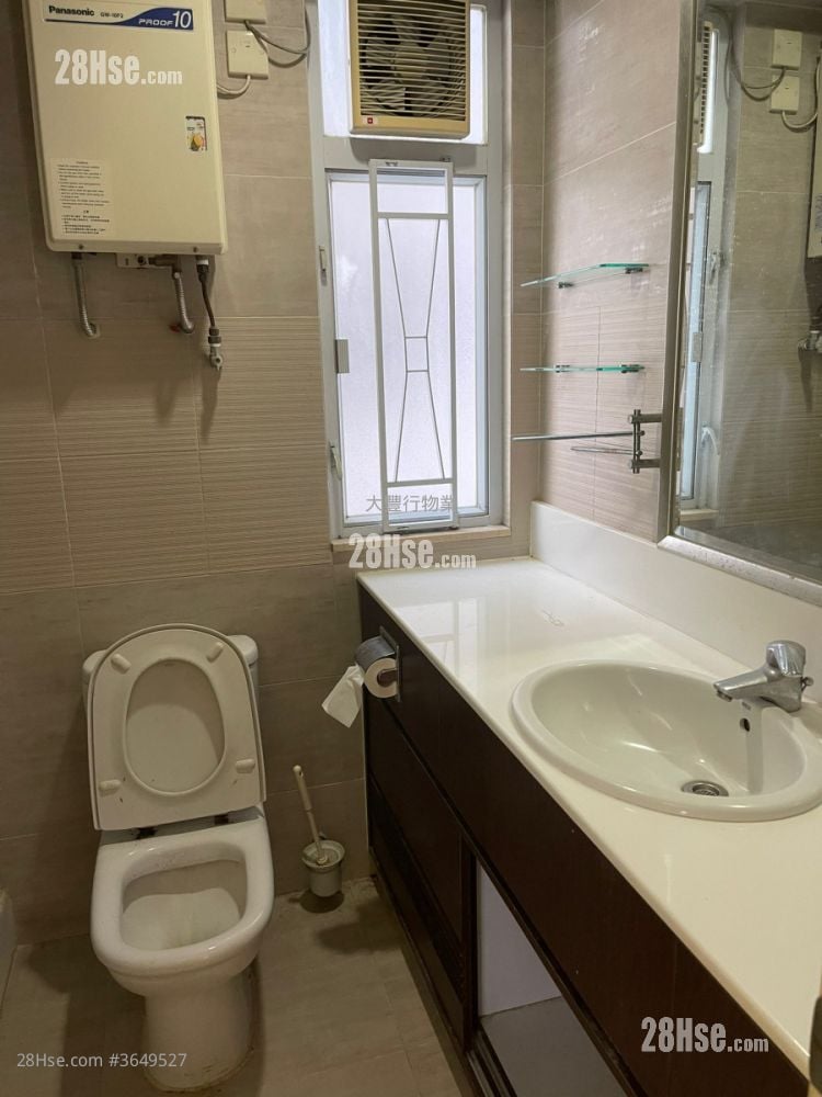 Yee On Court Sell 3 Bedrooms , 2 Bathrooms 976 ft²