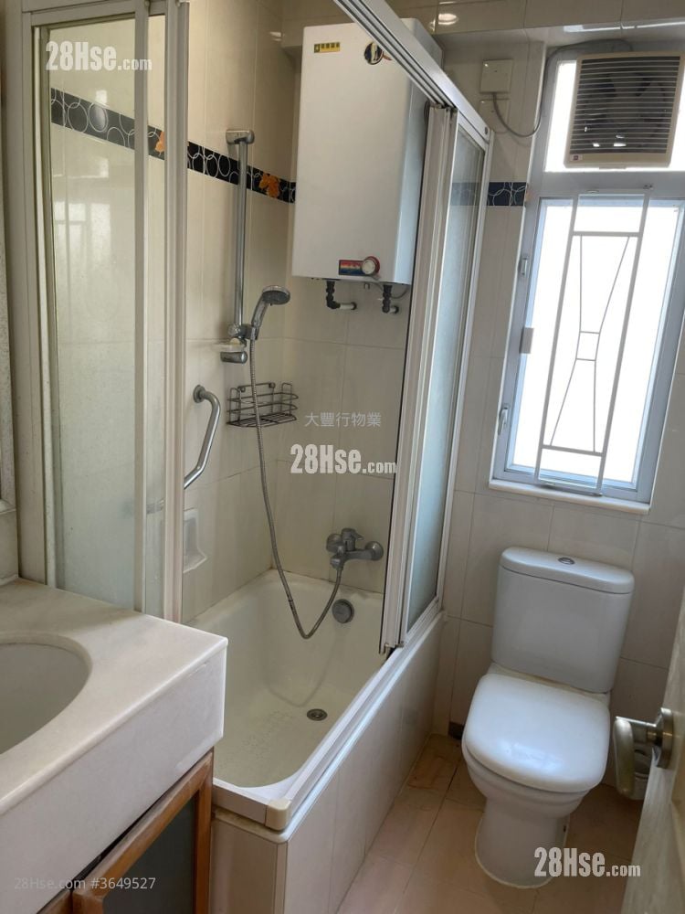 Yee On Court Sell 3 Bedrooms , 2 Bathrooms 976 ft²