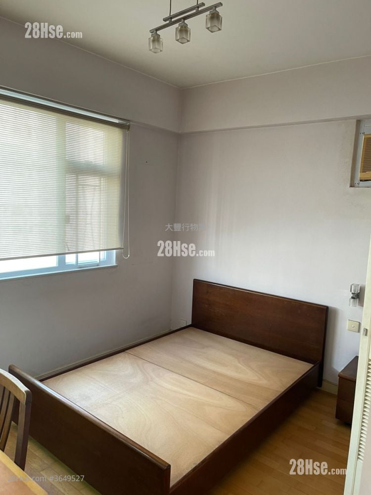 Yee On Court Sell 3 Bedrooms , 2 Bathrooms 976 ft²