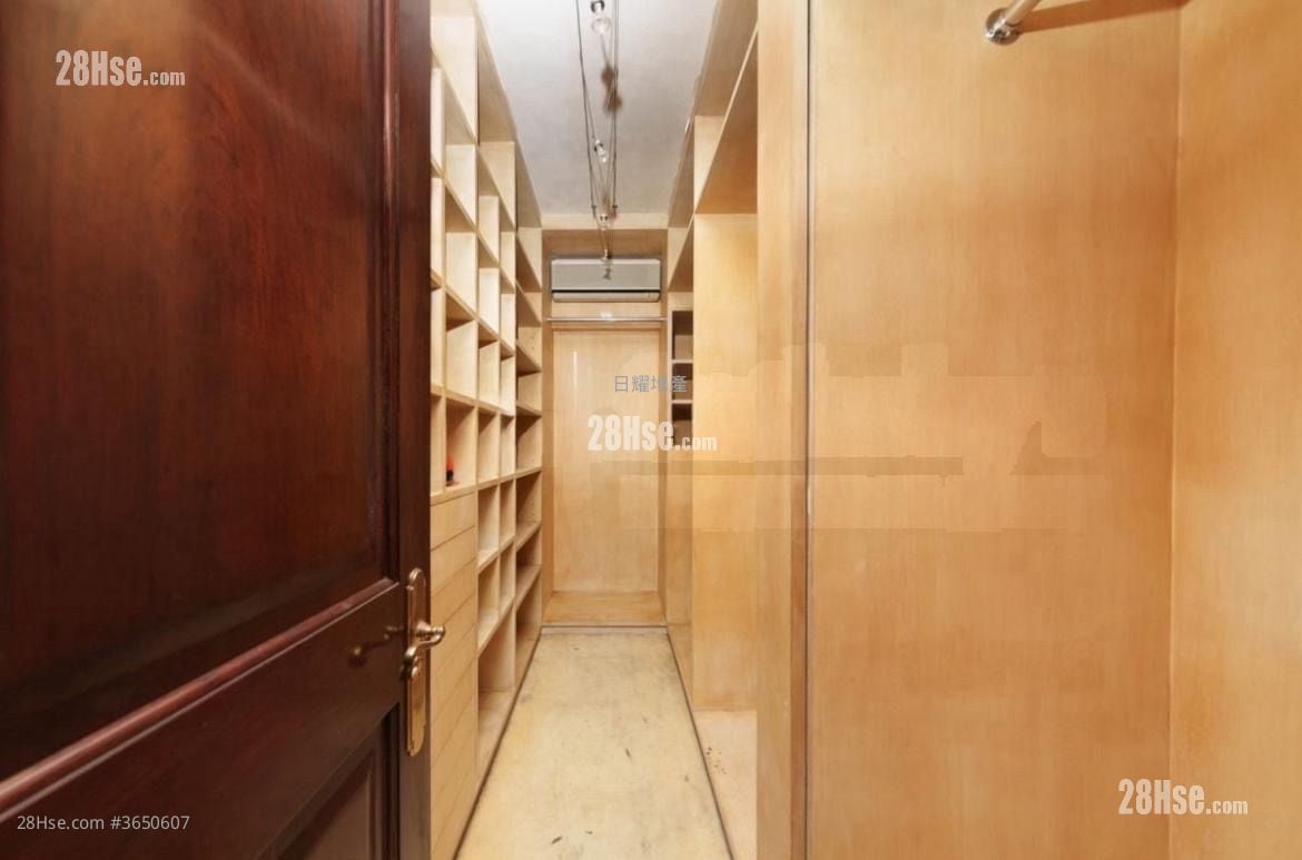 Woodland Gardens Sell 1,235 ft²