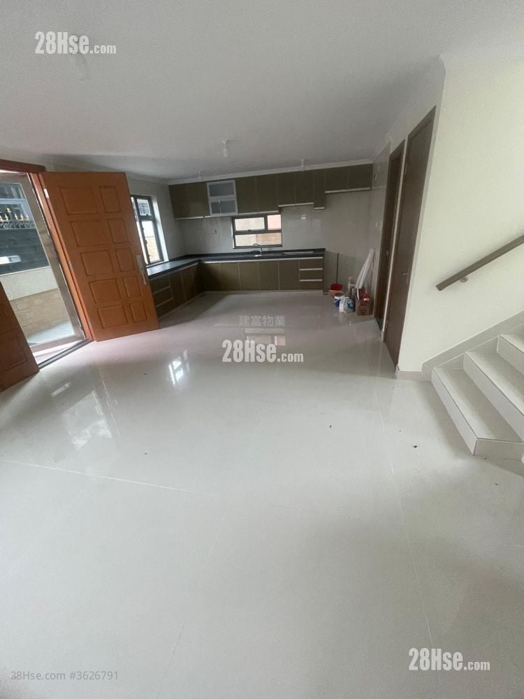 Village Sell 5+ Bedrooms , 4 Bathrooms 2,100 ft²