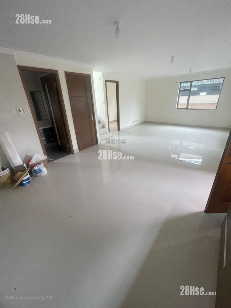 Village Sell 5+ Bedrooms , 4 Bathrooms 2,100 ft²