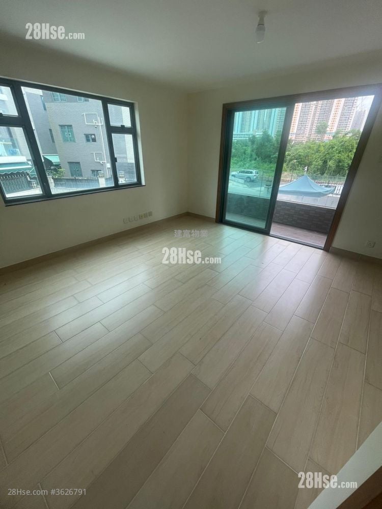 Village Sell 5+ Bedrooms , 4 Bathrooms 2,100 ft²