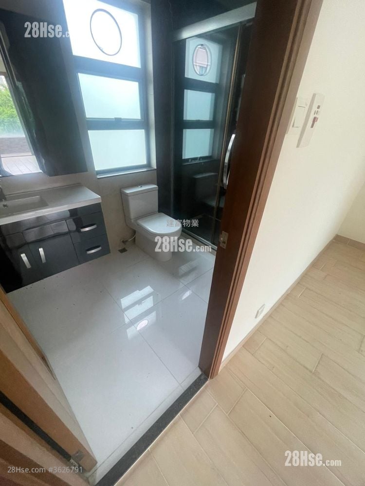 Village Sell 5+ Bedrooms , 4 Bathrooms 2,100 ft²