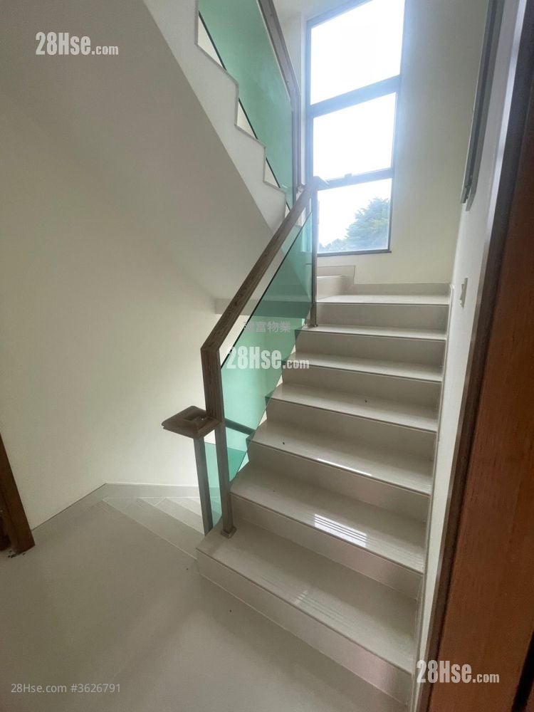 Village Sell 5+ Bedrooms , 4 Bathrooms 2,100 ft²