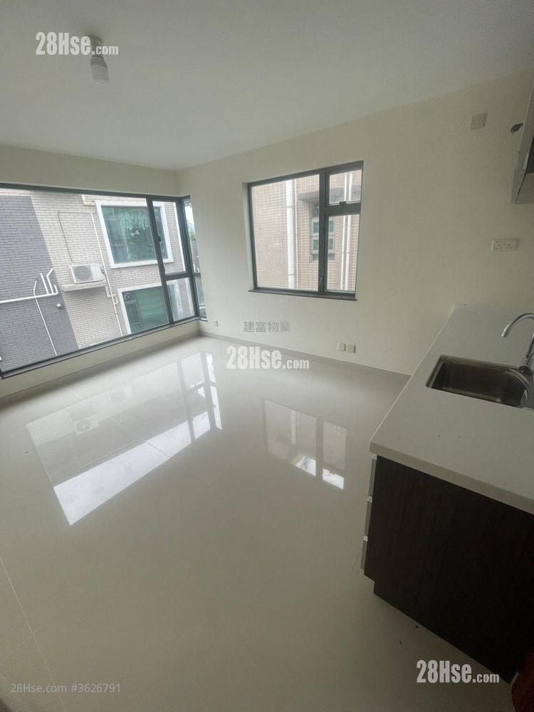 Village Sell 5+ Bedrooms , 4 Bathrooms 2,100 ft²