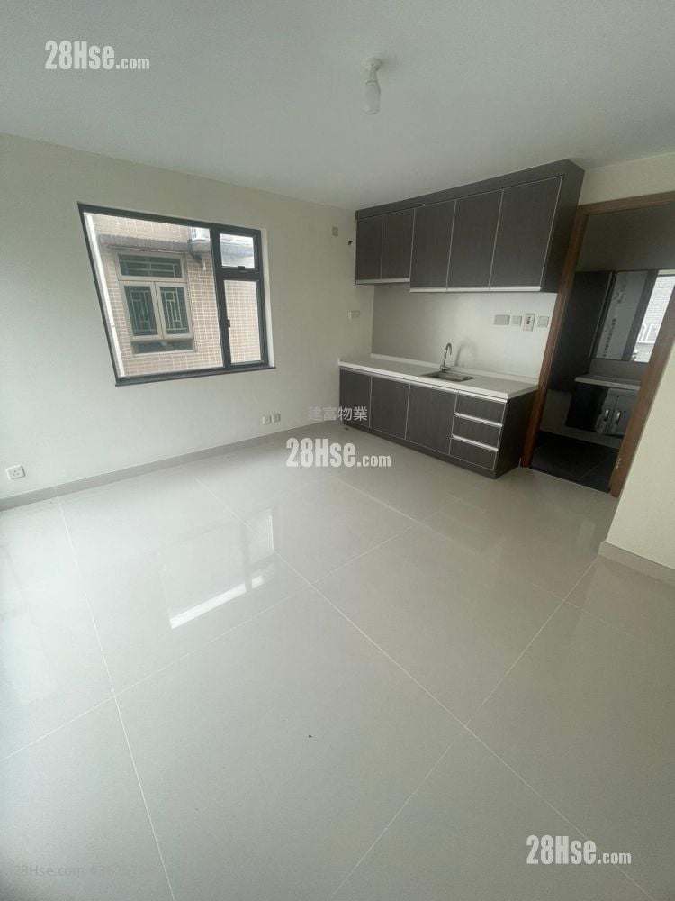 Village Sell 5+ Bedrooms , 4 Bathrooms 2,100 ft²