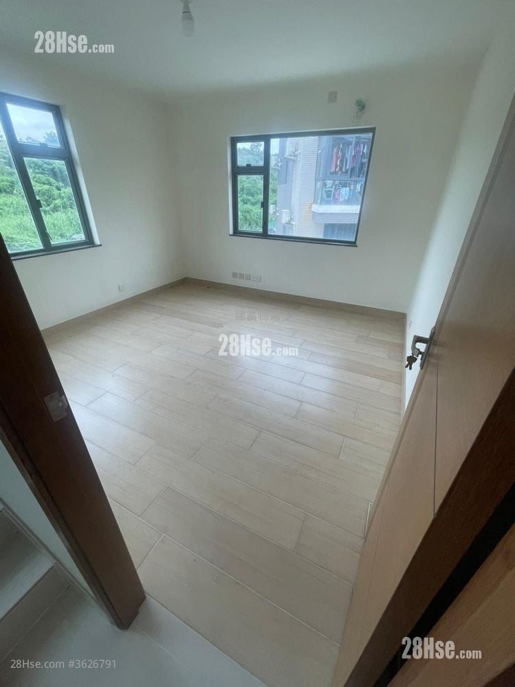 Village Sell 5+ Bedrooms , 4 Bathrooms 2,100 ft²