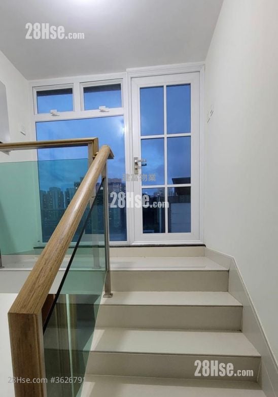 Village Sell 5+ Bedrooms , 4 Bathrooms 2,100 ft²