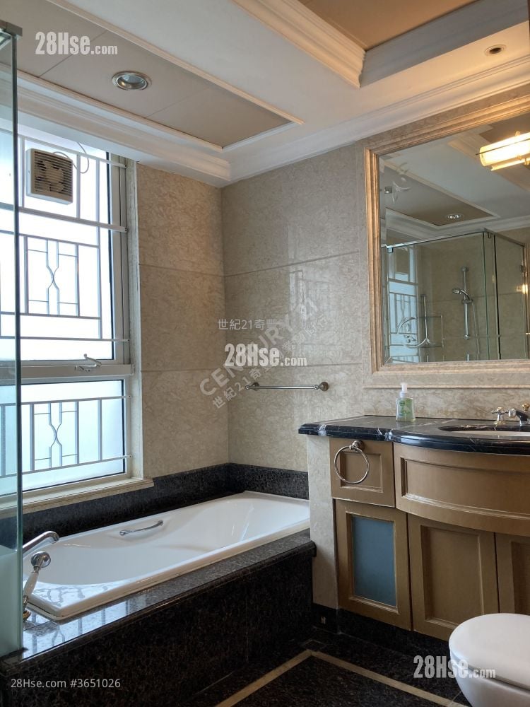 Symphony Bay Sell 4 Bedrooms , 2 Bathrooms 2,136 ft²