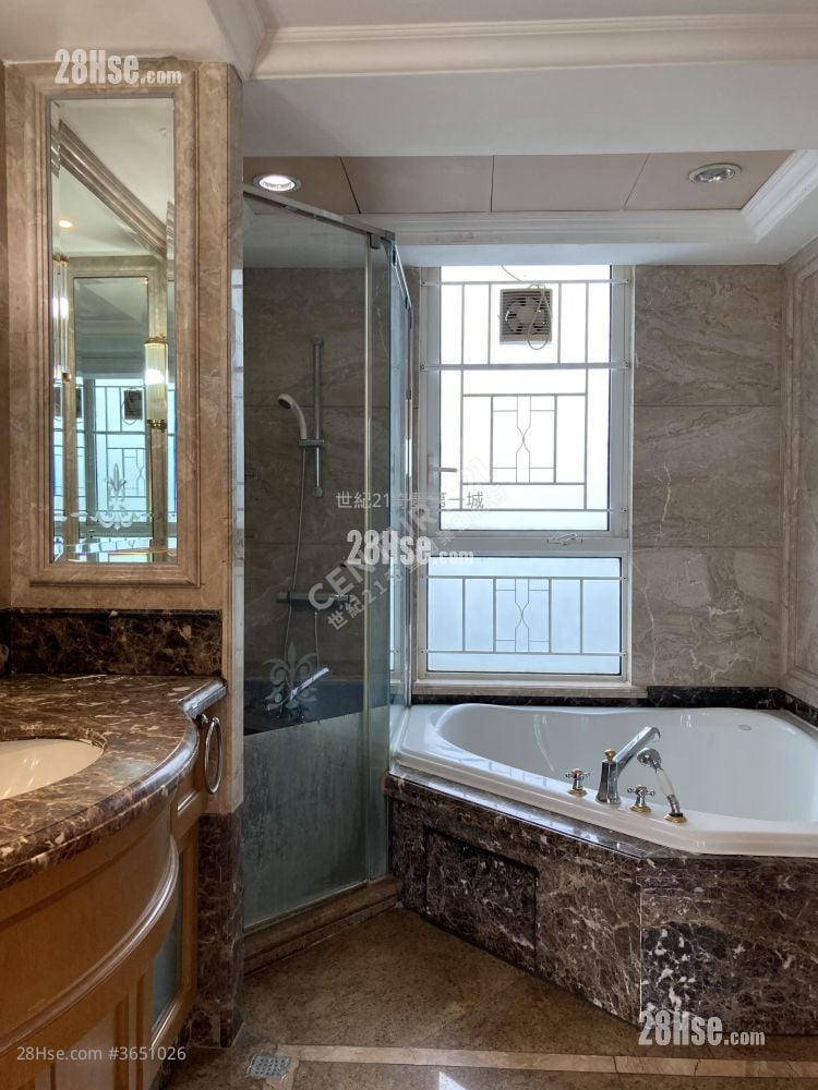 Symphony Bay Sell 4 Bedrooms , 2 Bathrooms 2,136 ft²