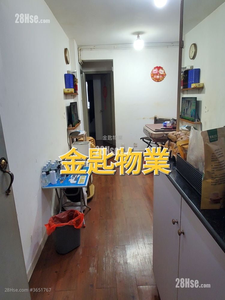 Kwong Fai Mansion Sell 2 Bedrooms , 1 Bathroom 386 ft²