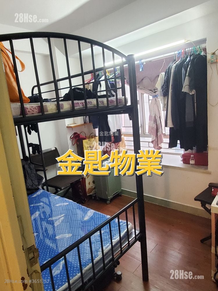 Kwong Fai Mansion Sell 2 Bedrooms , 1 Bathroom 386 ft²