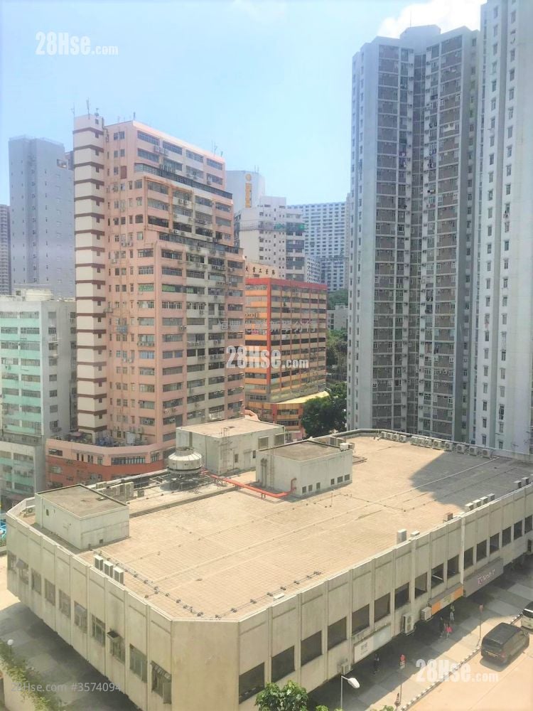 Greenwood Terrace Sell 3 Bedrooms , 2 Bathrooms 757 ft²