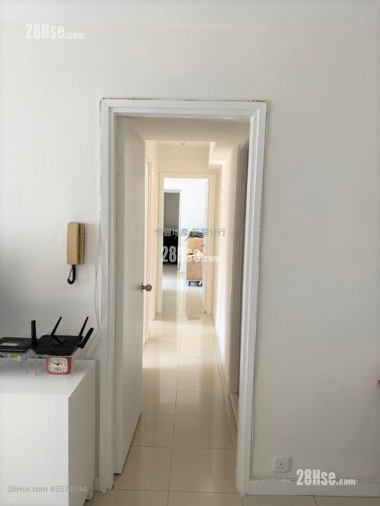 Greenwood Terrace Sell 3 Bedrooms , 2 Bathrooms 757 ft²