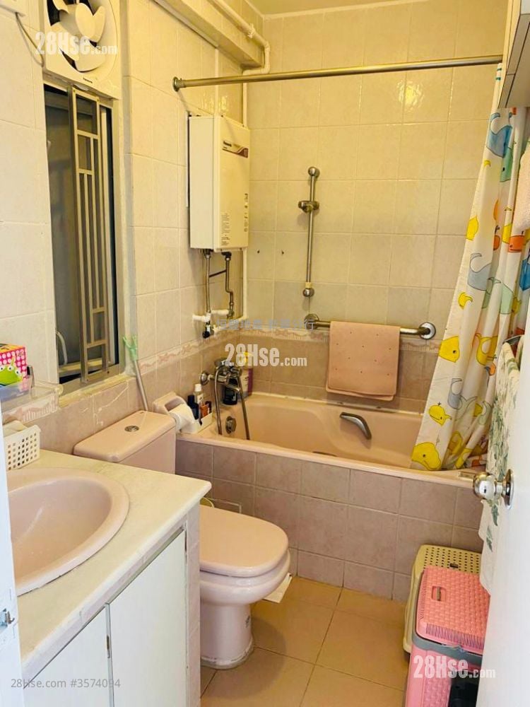 Greenwood Terrace Sell 3 Bedrooms , 2 Bathrooms 757 ft²