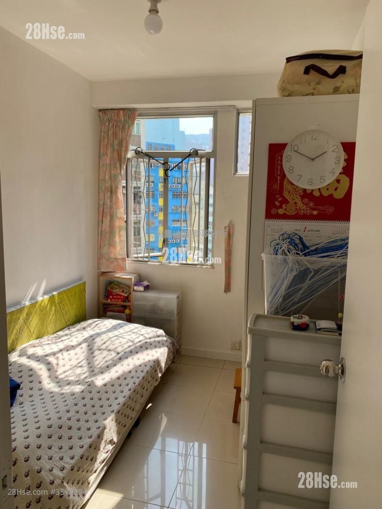 Greenwood Terrace Sell 3 Bedrooms , 2 Bathrooms 757 ft²