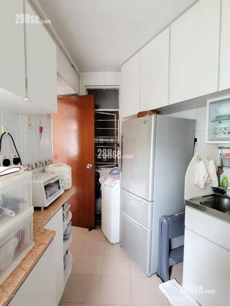 Greenwood Terrace Sell 3 Bedrooms , 2 Bathrooms 757 ft²