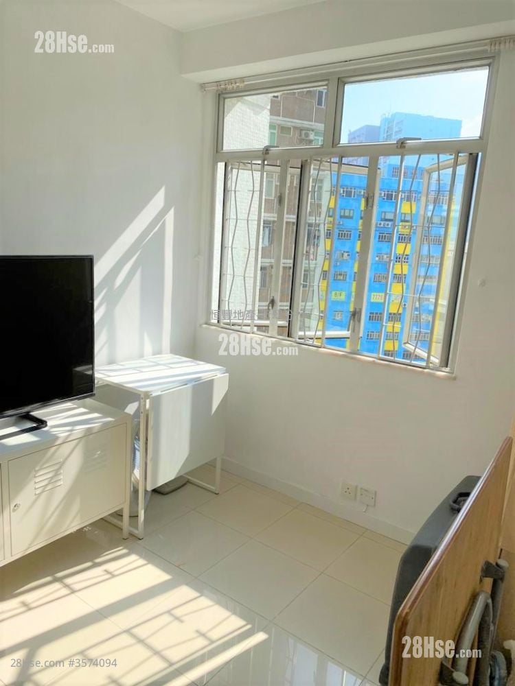 Greenwood Terrace Sell 3 Bedrooms , 2 Bathrooms 757 ft²