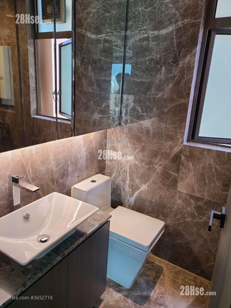 Grand Excelsior Sell 2 Bedrooms , 2 Bathrooms 676 ft²