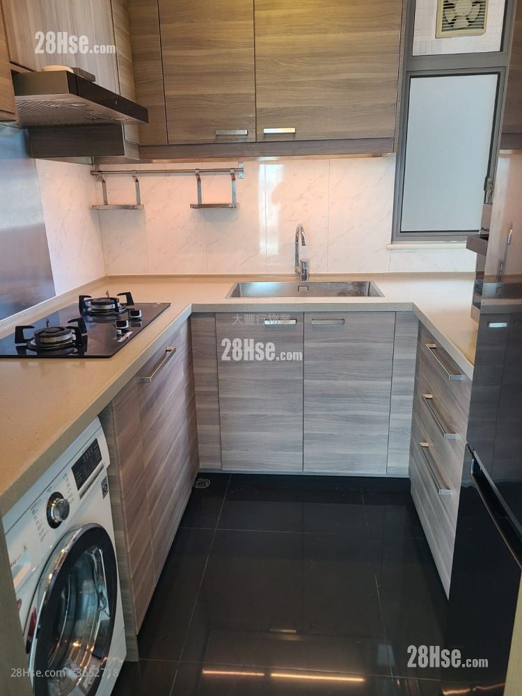 Grand Excelsior Sell 2 Bedrooms , 2 Bathrooms 676 ft²