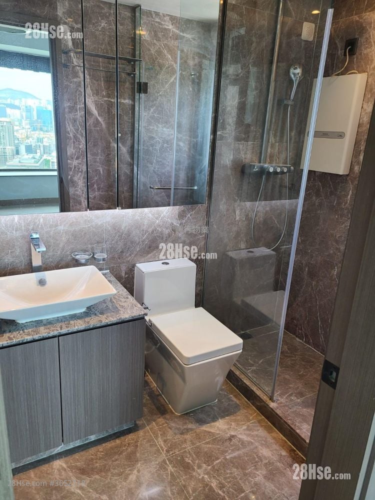 Grand Excelsior Sell 2 Bedrooms , 2 Bathrooms 676 ft²