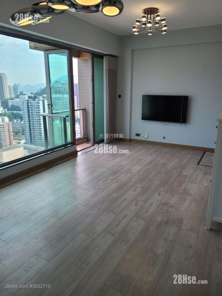 Grand Excelsior Sell 2 Bedrooms , 2 Bathrooms 676 ft²