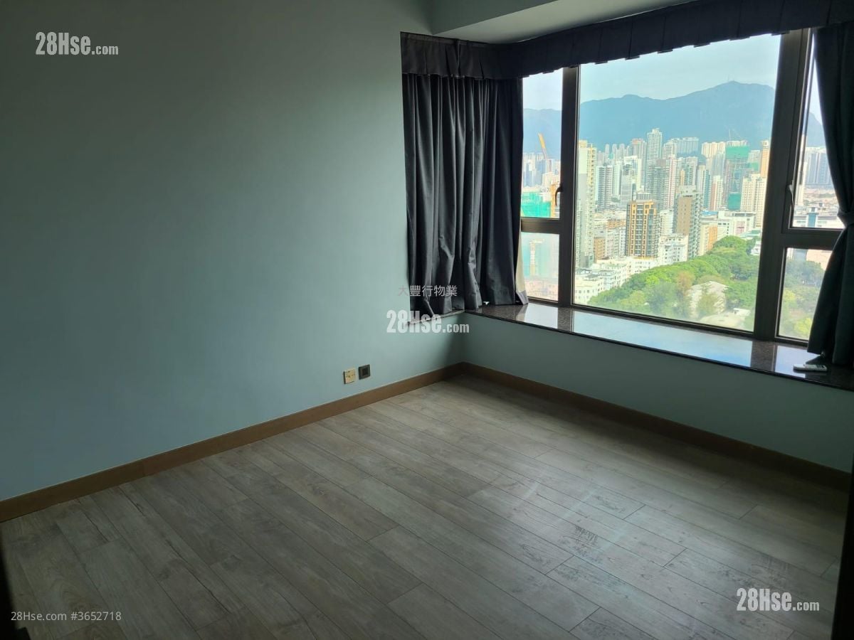 Grand Excelsior Sell 2 Bedrooms , 2 Bathrooms 676 ft²