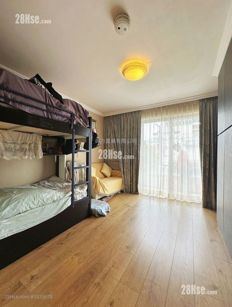 Village Sell 5+ Bedrooms , 5+ Bathrooms 2,100 ft²