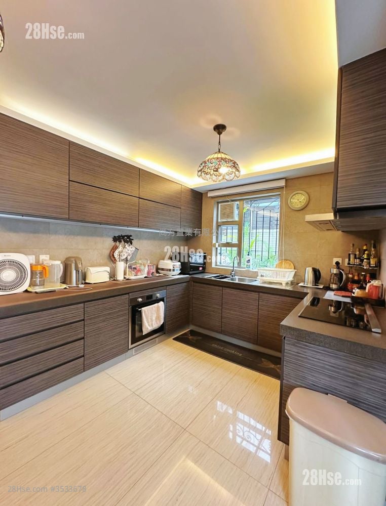 Village Sell 5+ Bedrooms , 5+ Bathrooms 2,100 ft²