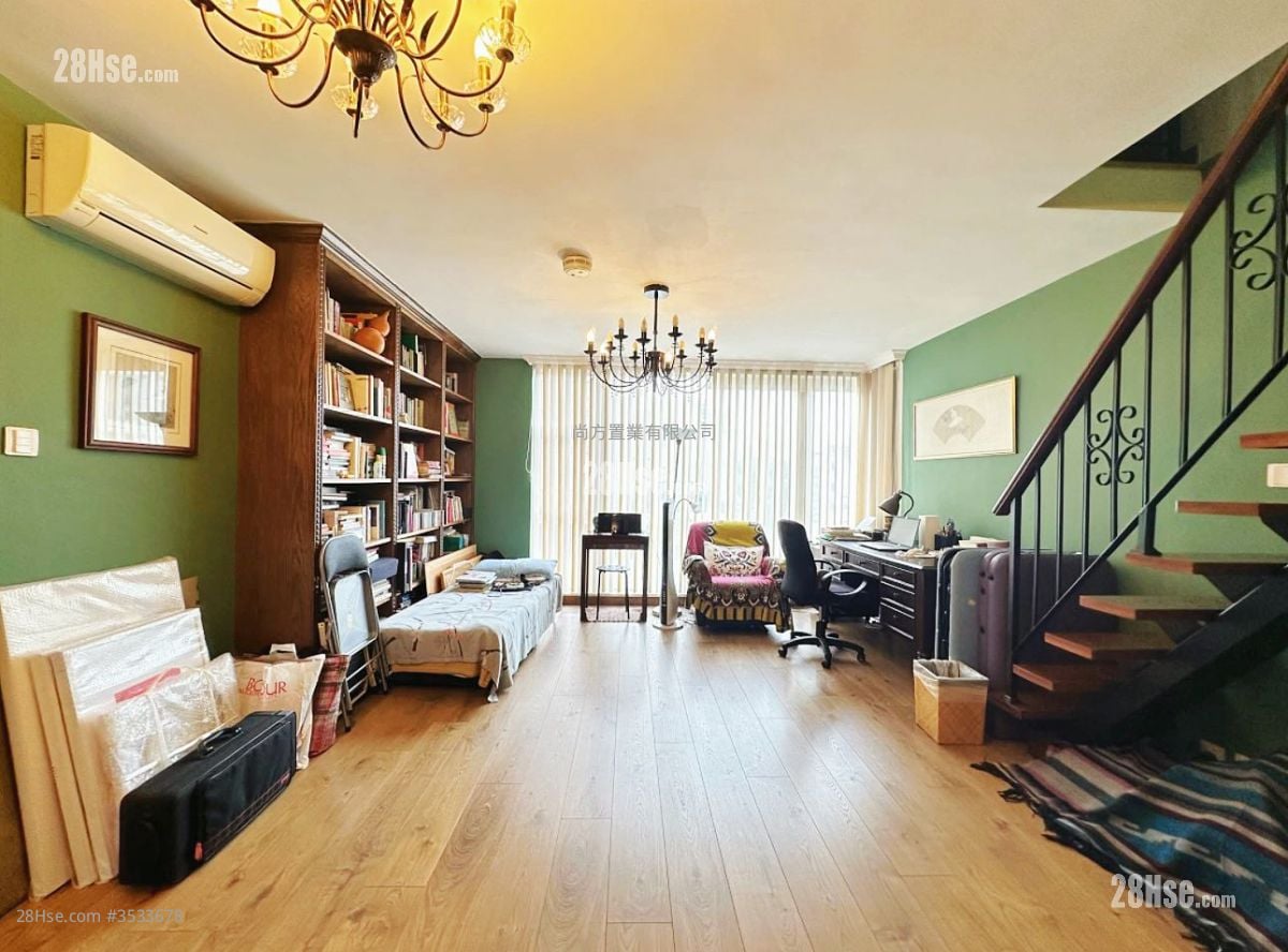 Village Sell 5+ Bedrooms , 5+ Bathrooms 2,100 ft²