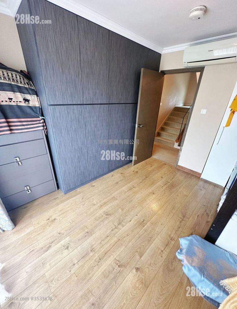 Village Sell 5+ Bedrooms , 5+ Bathrooms 2,100 ft²