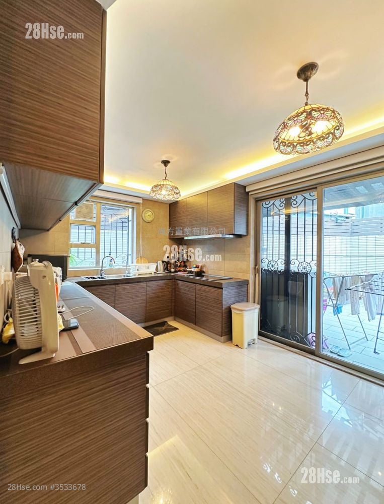 Village Sell 5+ Bedrooms , 5+ Bathrooms 2,100 ft²