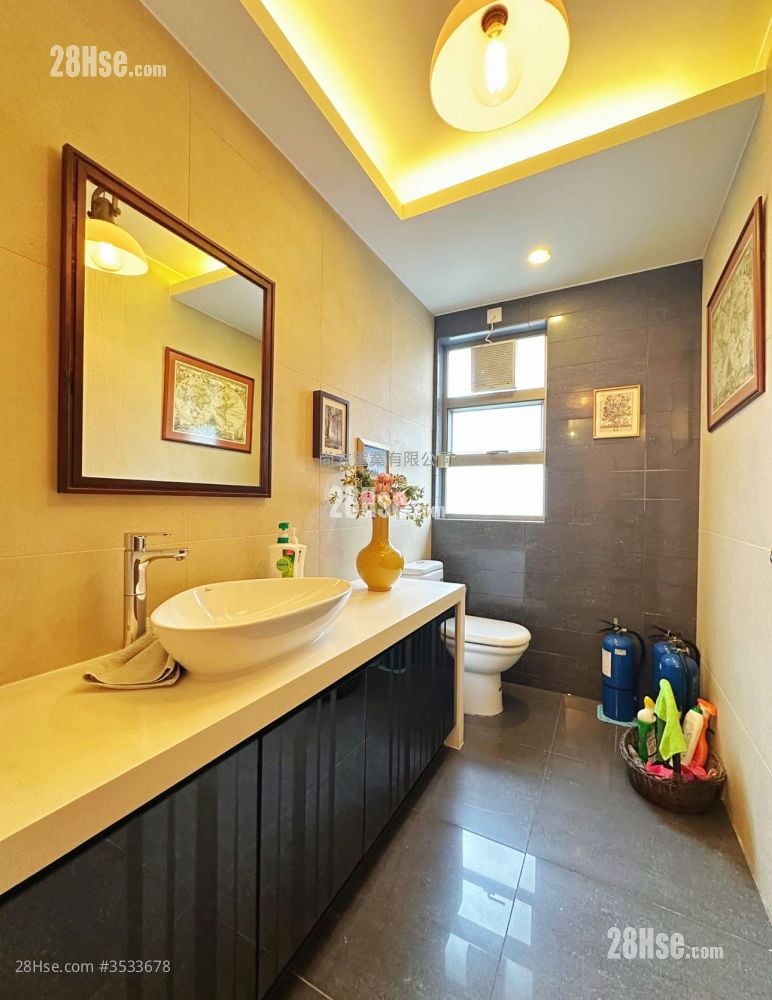 Village Sell 5+ Bedrooms , 5+ Bathrooms 2,100 ft²