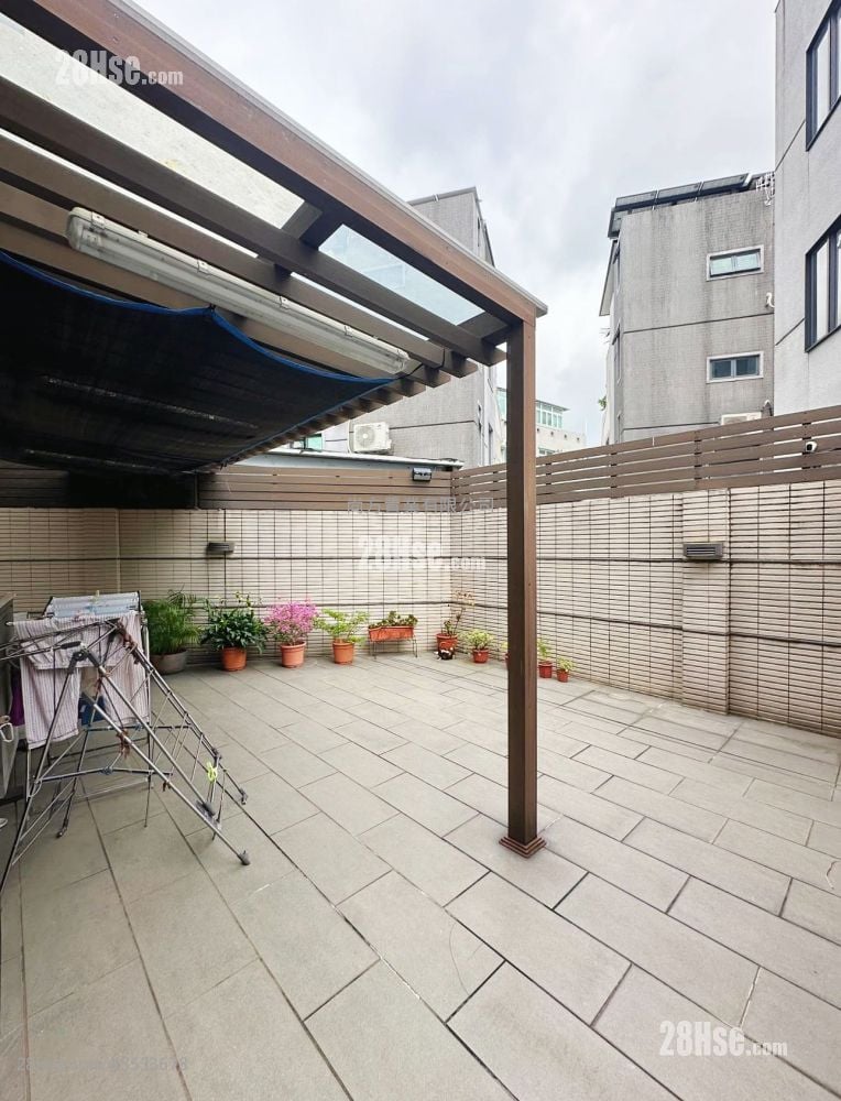 Village Sell 5+ Bedrooms , 5+ Bathrooms 2,100 ft²