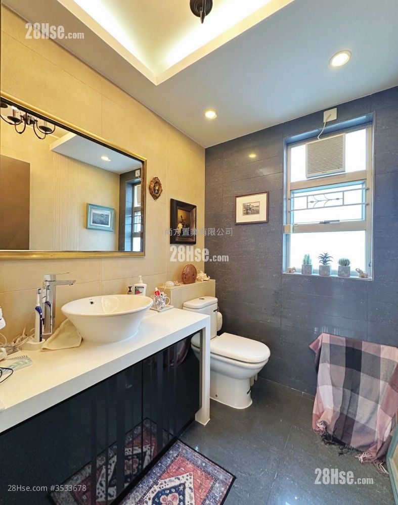 Village Sell 5+ Bedrooms , 5+ Bathrooms 2,100 ft²