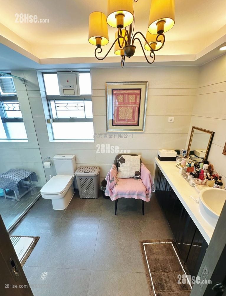 Village Sell 5+ Bedrooms , 5+ Bathrooms 2,100 ft²