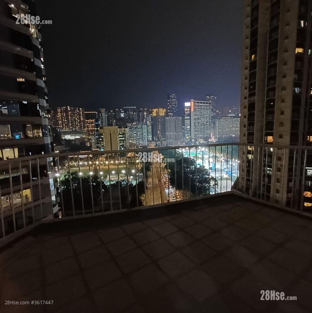 Hung On Building Sell 3 Bedrooms , 1 Bathroom 724 ft²