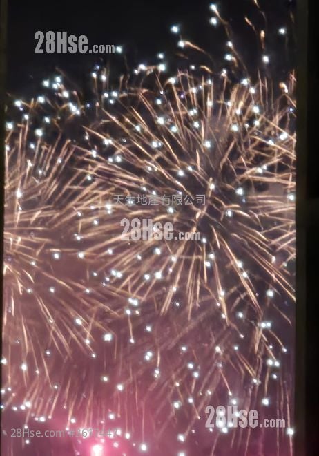 Hung On Building Sell 3 Bedrooms , 1 Bathroom 724 ft²