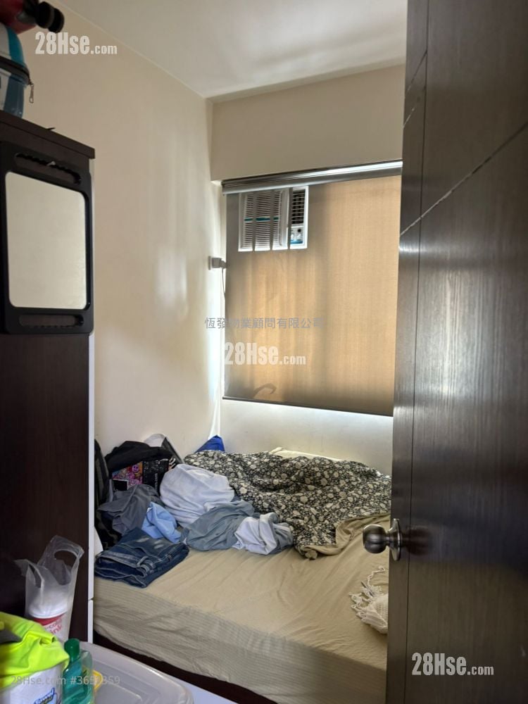 Lising Court Sell 2 Bedrooms , 1 Bathroom 325 ft²