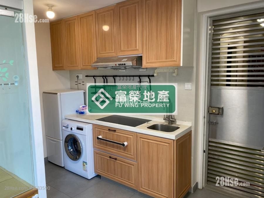 Kings Court Sell 1 Bedroom , 1 Bathroom 292 ft²