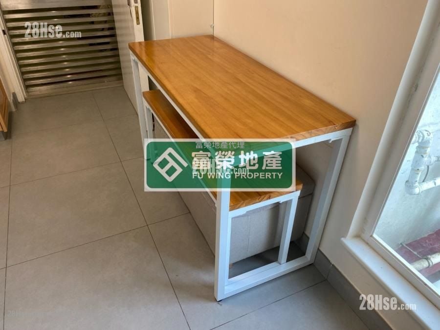 Kings Court Sell 1 Bedroom , 1 Bathroom 292 ft²