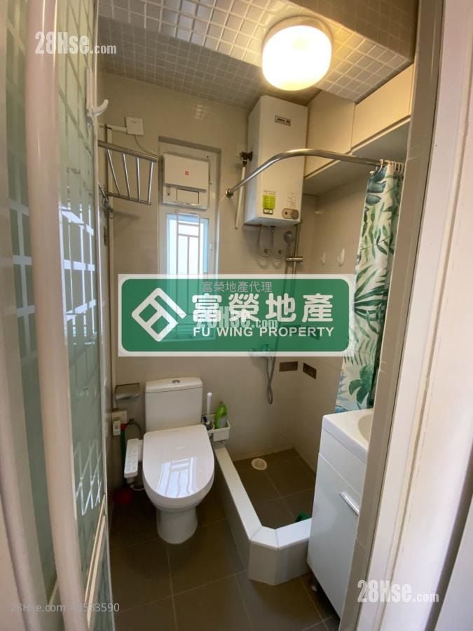 Kings Court Sell 1 Bedroom , 1 Bathroom 292 ft²