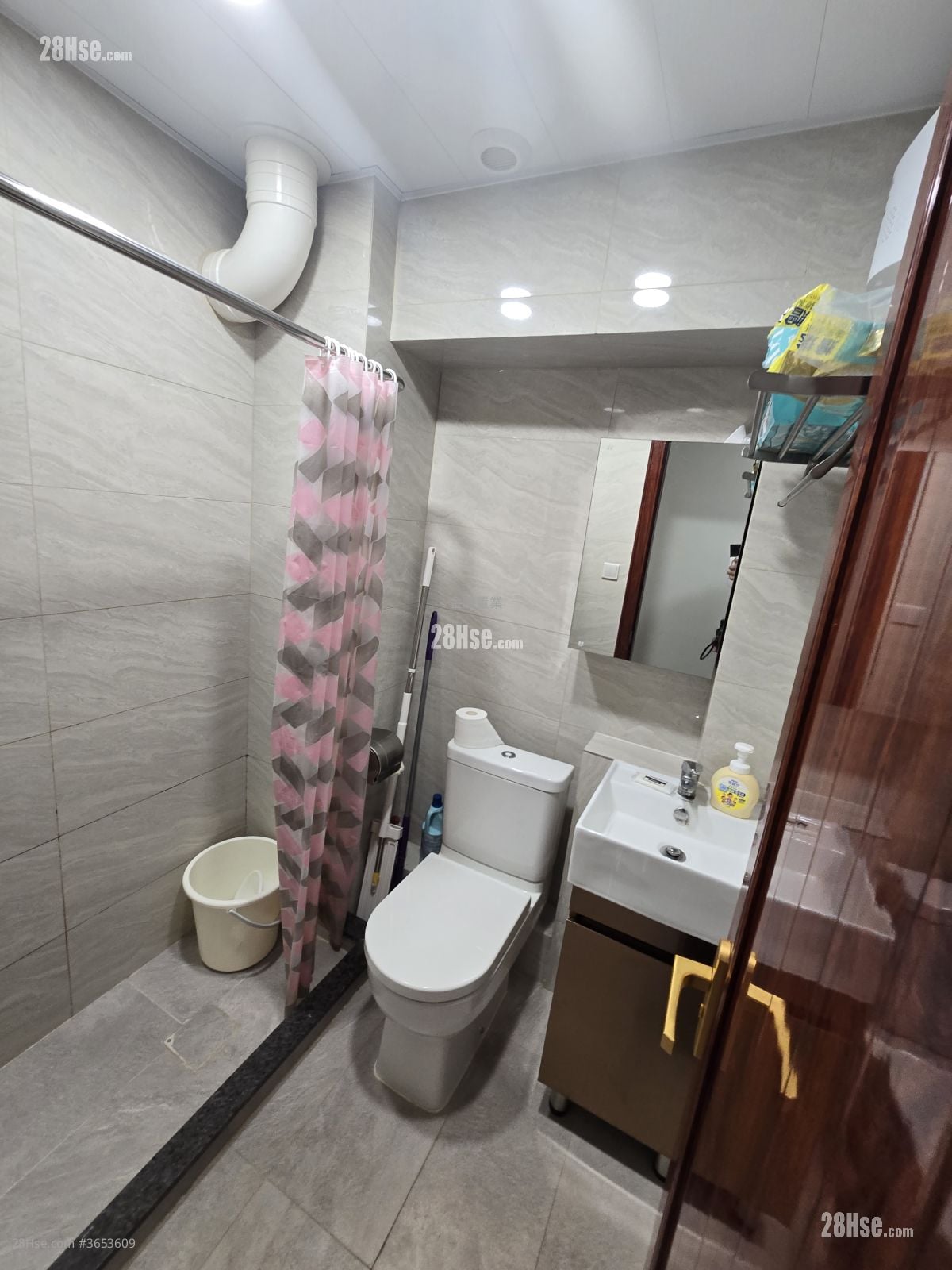 鸿运大楼 租盘 1 浴室 200 平方尺