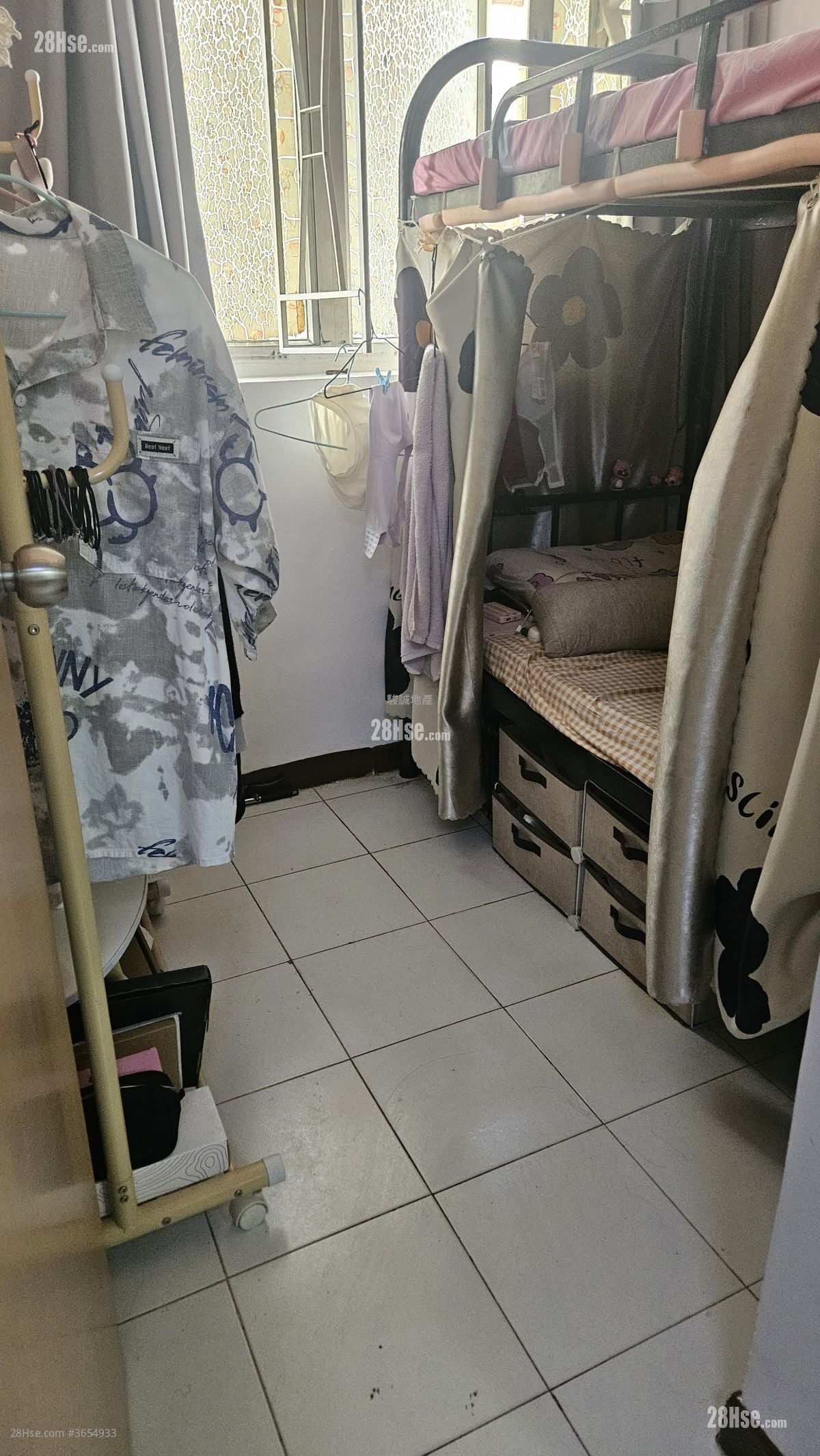 唐楼 售盘 4 房 , 2 浴室 614 平方尺