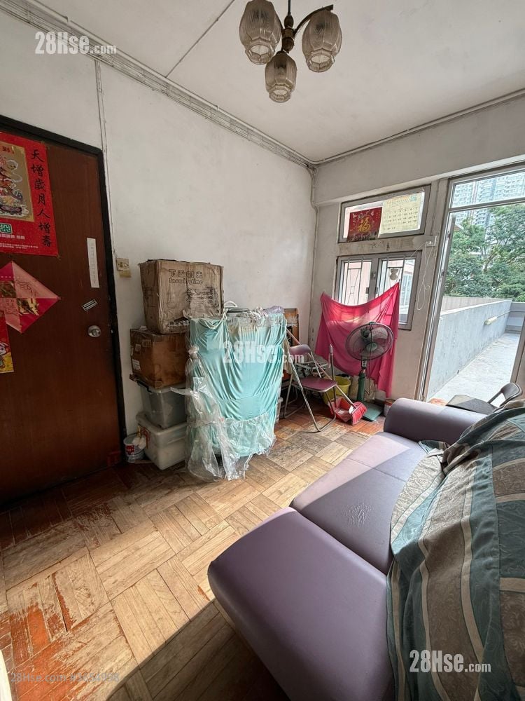 Lee Tak Cheong Mansion Sell 2 Bedrooms 375 ft²