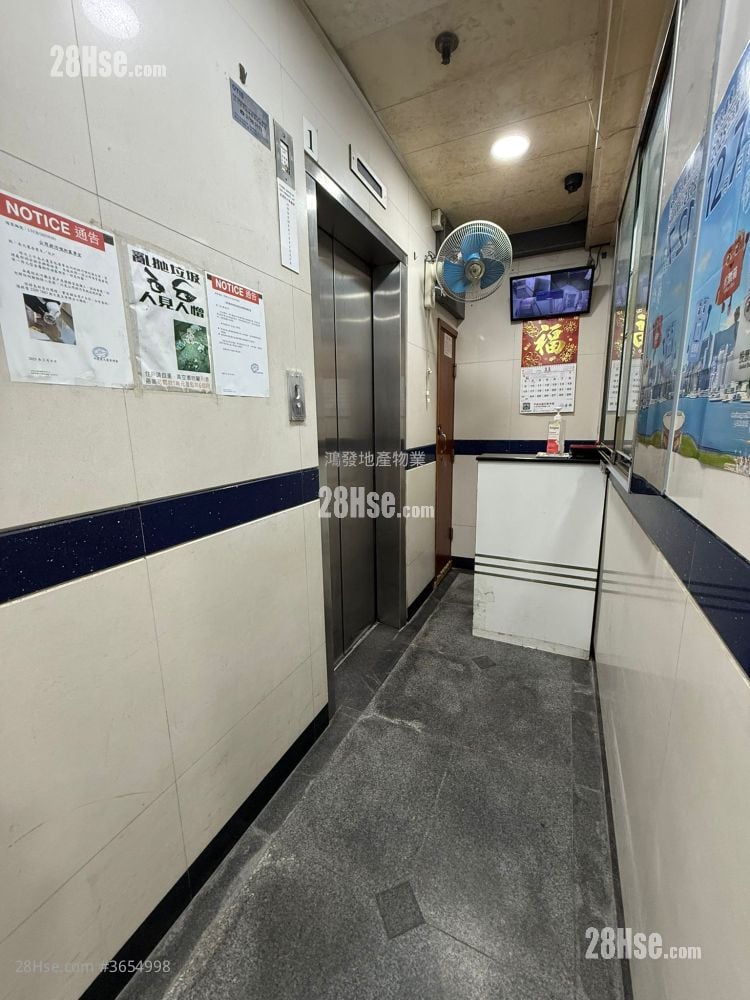 Lee Tak Cheong Mansion Sell 2 Bedrooms 375 ft²