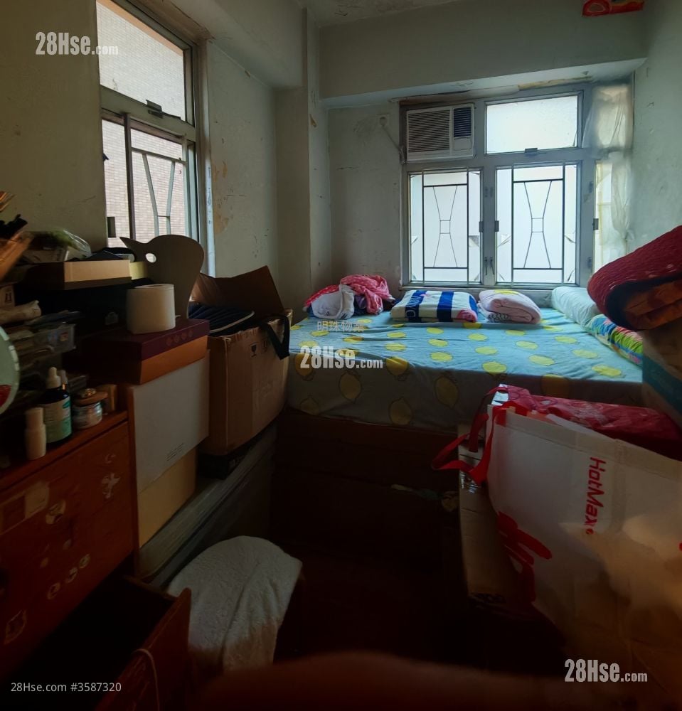 Pao Woo Mansion Sell 2 Bedrooms , 1 Bathroom 376 ft²